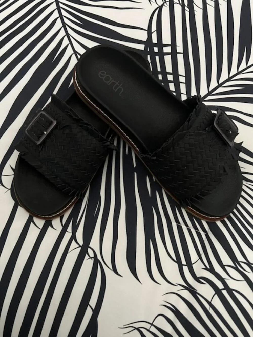 EARTH Fontane Black Woven Flat Sandal Size 10 Display Item